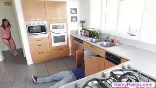 إنها تستعد لصديقها