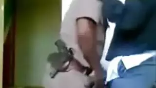 شرطي سوداني ينيك زميلته في المخفر