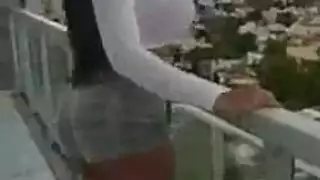 إيفلين كلير تقضي وقتا لطيفا مع رجل تحب الكثير.