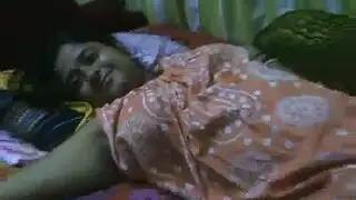 نيك هندي نار و زوجة تتعرى امام زوجها لينيك كسها