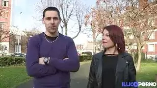 وافق على أن زوجته ستمارس الجنس مع رجل آخر