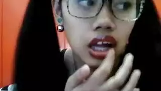 الشفاه الكرز والهواة في سن المراهقة التقطت للوجه