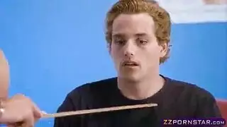 المعلمة مفلس تعذيب من خلال موضوعها.