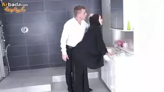 انتظرها تفرش اسنانها وفشخها نيك جاااااامد