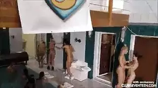 رجل ثري ينيك اكثر من 20 امرأة جميلة