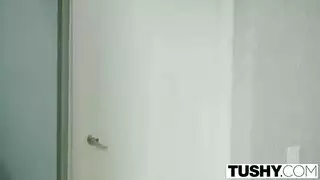 لولا تغري سكرتير زوجها و تتناك بزبه الطويل سااخن