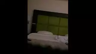 امرأة سمراء مثير ممارسة الجنس مثليه مع صديقها السيدات.