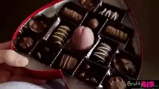 الأخت الشقراء الساخنة تتناك من أخوها في مقابل المال
