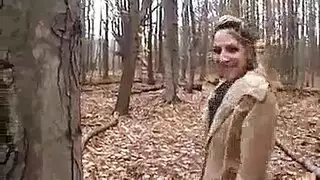 زوجة الغش تمتص الديك في المجموعة مع مدرب