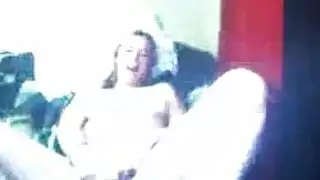 طلبت مراهقة شقية ممارسة الجنس في صباح الكريسماس لكن صديقها أصبح سيئًا في المدرسة