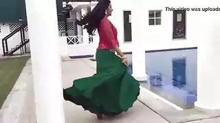 لطيف مثير سمراء فاتنة اللعب مع الحمار