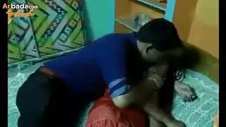 مرات صحبو تغرية بقميص نومها الاحمر