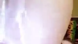 الماس نائب الرئيس مغطاة البيانو اللعب منفردا