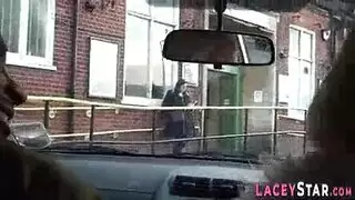 مفلس شقراء ناضجة يأخذ الوجه بعد الاستحمام