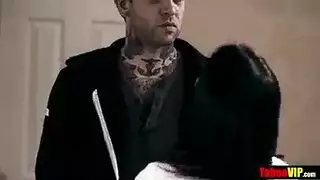 حبر المراهق مارس الجنس في حوض الاستحمام.