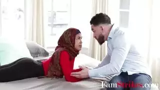 أخت العربية في ممارسات الحجاب اللعين على زوجة الأب مايا فاريل