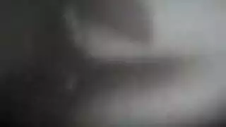 إيلا ريز يحصل على آلة الرطب كس في تجربة الشرج.