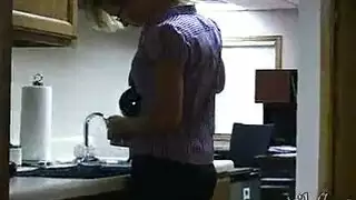 الهواة البولندية الحلوة ترضي خطفها في المنزل.