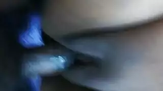الزوج والزوجة تقاسم الديك الثابت