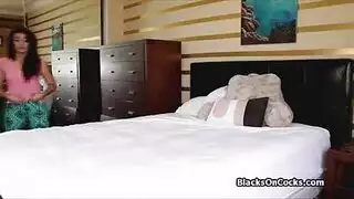 في سن المراهقة الشرج حار مص في المطبخ.