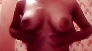 شيما ، خشب الأبنوس ، غارق في اللعبة ويحصل على وجهها