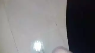 زب كبير رضعه بجنون الى ان يصل الى النشوة