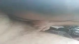 مفلس في الملابس الداخلية يعطي لسان لطيف