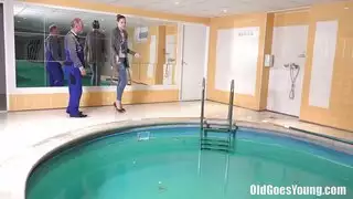 العجوز المكار مع رقاصة جميله