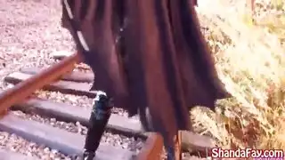 لباس مغري وصدر كبير
