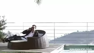 كانت هذه السيدة شقية للرجل لمعاقبتها جنسيا