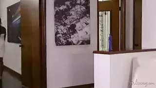 يعطي اللغات الغريبة كس امرأة سوداء مع وجه الكلبة البيضاء