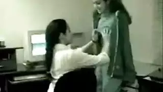 كام مثير وقحة مص الديك في حوض الاستحمام.