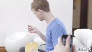 يربط أخته بالسرير ويضرب بقوة بوسها الثلاثون