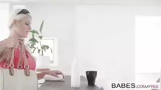 سيدة الشقراء يسأل صبي لاختراق مؤخرتها