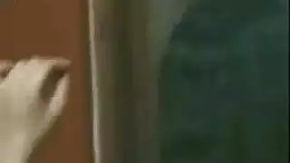 راكب على طيزها وينيكها لغاية متفرهط