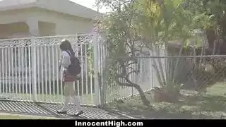 أنه لأمر مؤلم ماسة لها كس صغير وضيق جداً