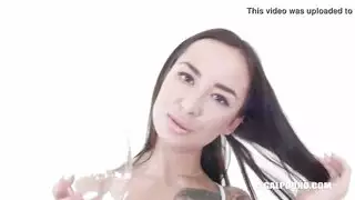 فريا هي الحصول على حمام سباحة تليين مبل