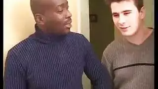 ناضجة ساخنة في صيد الأسماك البرتقالية، والمجوهرات ترقص أمام العديد من الديوك والضرب لهم
