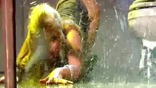 سارة فانديلا وجيرود في الجنس مثليه.