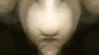 فتاة مص الديك وتتلقى الوجه من مسمار.