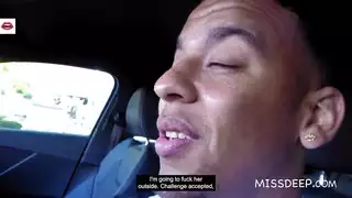 لديه كاميرا الويب الخاصة به في السيارة ويستمني
