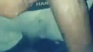 زب كبير طوله 12 بوصة يفشخ كس المراهقة الصغيرة