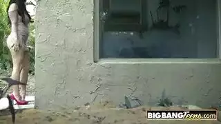 مارس الجنس ضيق الحمار سمراء من دون رحمة