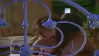 ستيفاني ألن في عطلة منفردا
