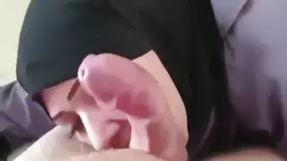خلع الحجاب حرام لكن رضاعة الزب حلال