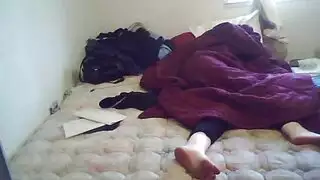 لقد ضاجعت شقيق صديقي بينما كانت والدته نائمة