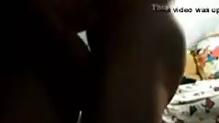 اثنين من الأولاد مثلي الجنس في عمل التبول