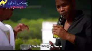 شقراء بجسم وردي تمارس الجنس مع اثنان من الافارقة