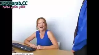 المدير يتحرش بالسكرتيرة المثيرة سكس في العمل مترجم