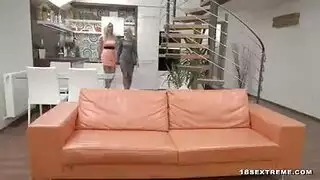لطيف شقراء مشعرات لها الحمار.